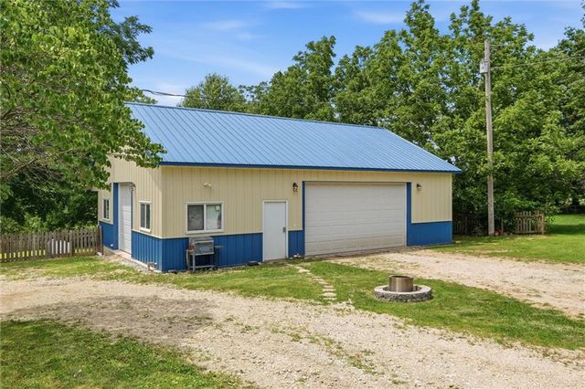 22025 168th Street, Basehor, KS 66007