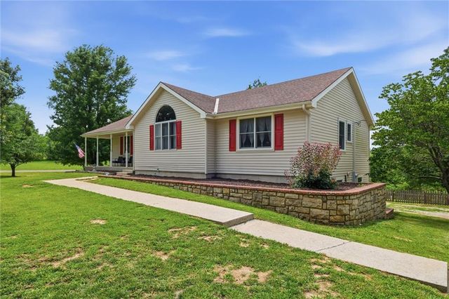 22025 168th Street, Basehor, KS 66007