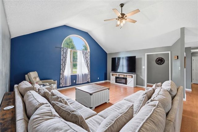 22025 168th Street, Basehor, KS 66007