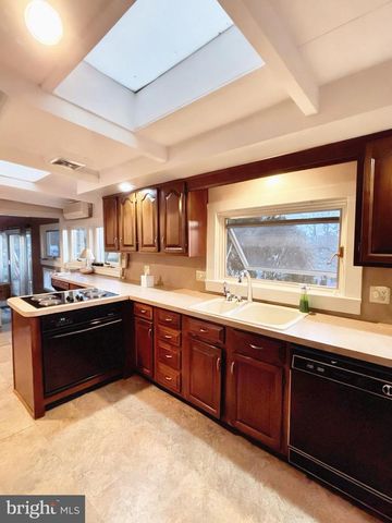 4300 MEADOWCREST RD, Harrisburg, PA 17112