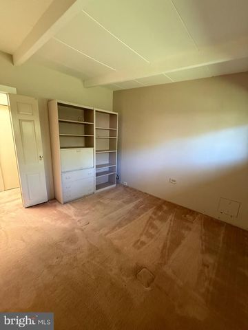 4300 MEADOWCREST RD, Harrisburg, PA 17112