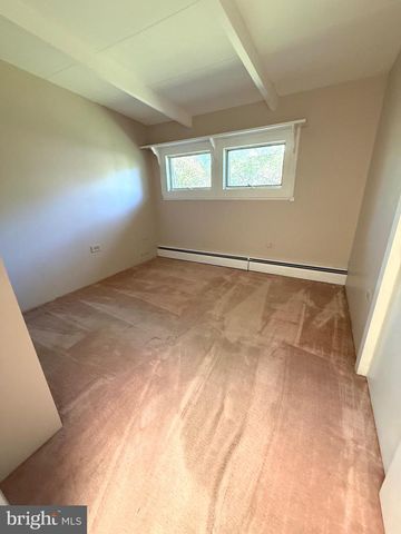 4300 MEADOWCREST RD, Harrisburg, PA 17112