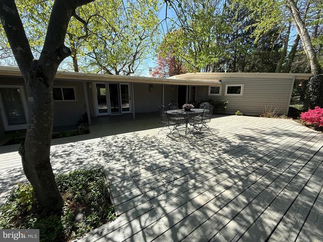 4300 MEADOWCREST RD, Harrisburg, PA 17112