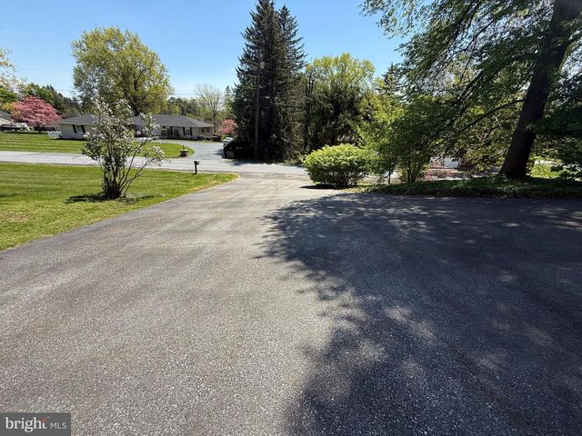 4300 MEADOWCREST RD, Harrisburg, PA 17112