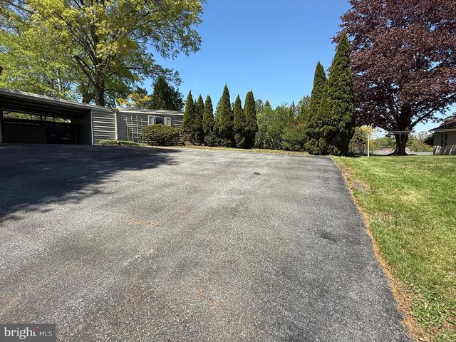 4300 MEADOWCREST RD, Harrisburg, PA 17112