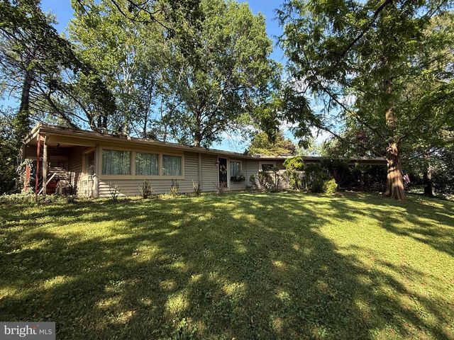 4300 MEADOWCREST RD, Harrisburg, PA 17112