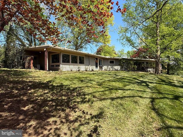 4300 MEADOWCREST RD, Harrisburg, PA 17112