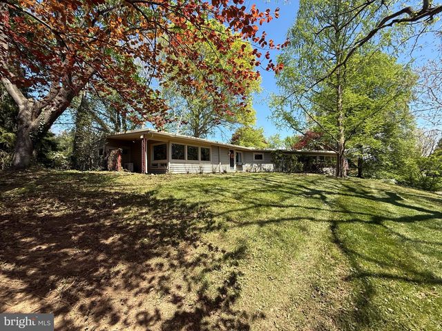 4300 MEADOWCREST RD, Harrisburg, PA 17112