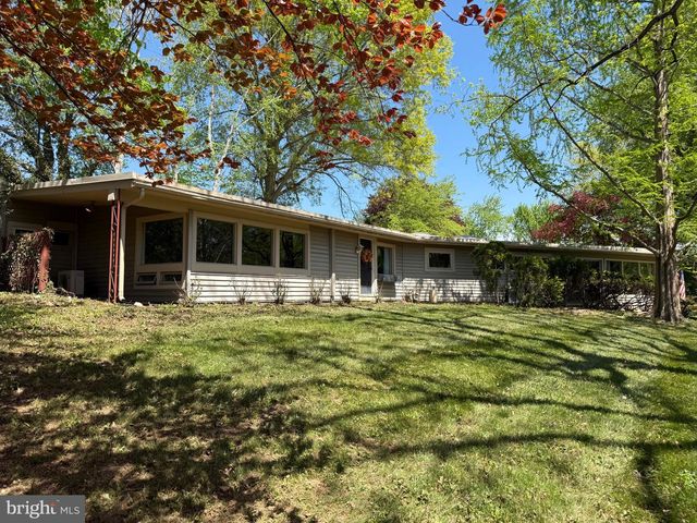 4300 MEADOWCREST RD, Harrisburg, PA 17112