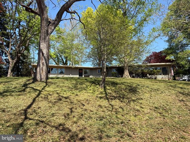 4300 MEADOWCREST RD, Harrisburg, PA 17112