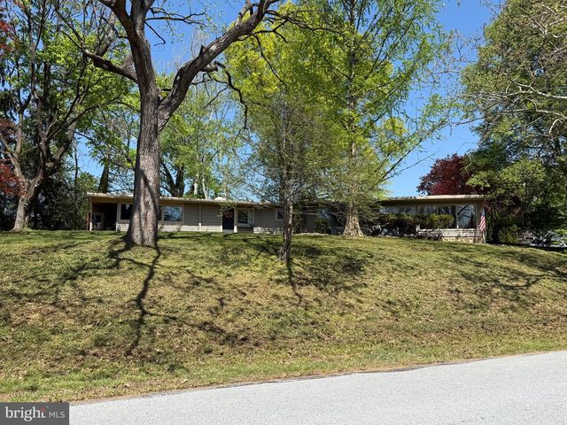 4300 MEADOWCREST RD, Harrisburg, PA 17112