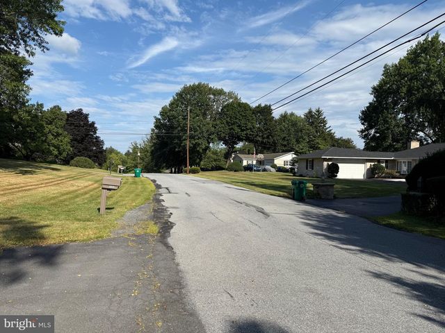 4300 MEADOWCREST RD, Harrisburg, PA 17112