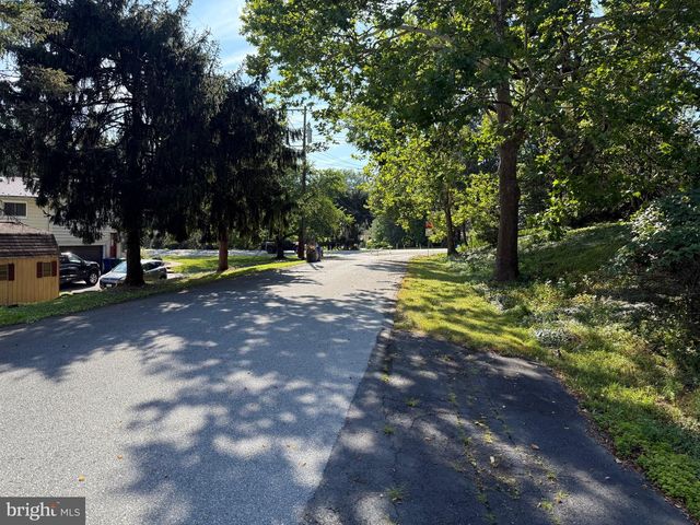 4300 MEADOWCREST RD, Harrisburg, PA 17112
