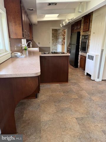 4300 MEADOWCREST RD, Harrisburg, PA 17112