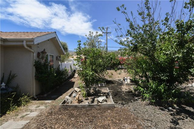 25481 Foothill Drive E, San Bernardino, CA 92404