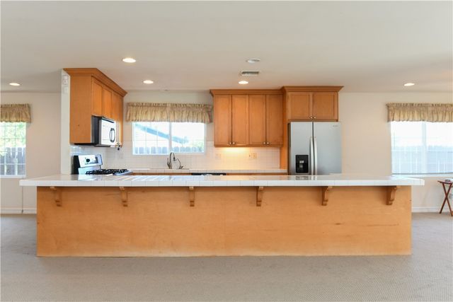 25481 Foothill Drive E, San Bernardino, CA 92404
