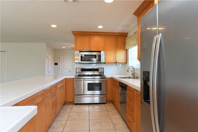 25481 Foothill Drive E, San Bernardino, CA 92404