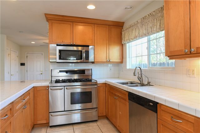 25481 Foothill Drive E, San Bernardino, CA 92404