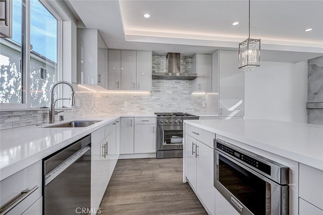 2302 Perkins Lane, Redondo Beach, CA 90278