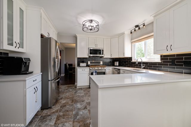 1196 Hummingbird Lane, Grayslake, IL 60030