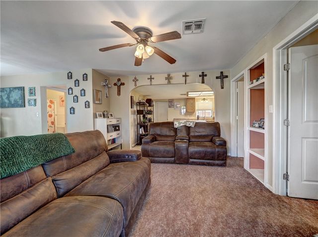 330 S Saunders St, Aransas Pass, TX 78336