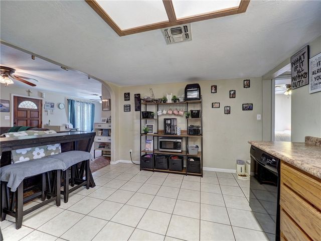 330 S Saunders St, Aransas Pass, TX 78336