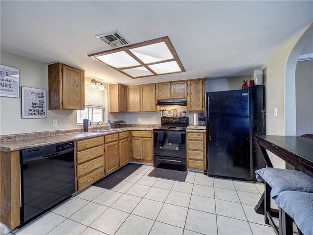 330 S Saunders St, Aransas Pass, TX 78336