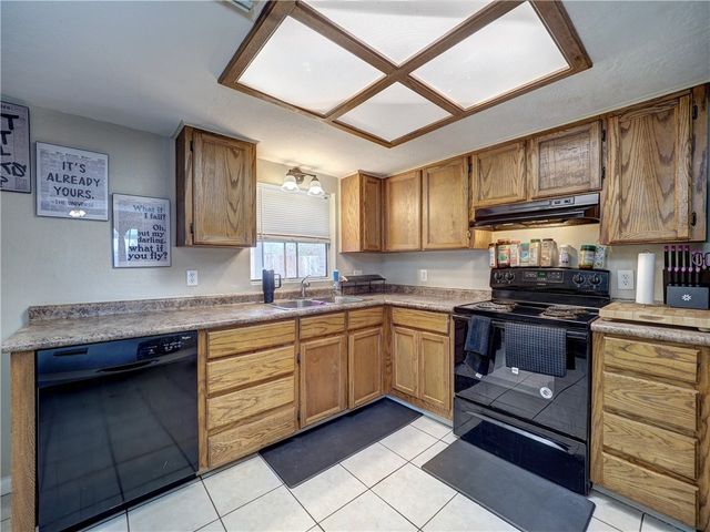 330 S Saunders St, Aransas Pass, TX 78336