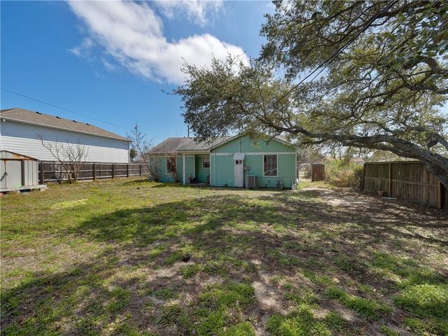 330 S Saunders St, Aransas Pass, TX 78336