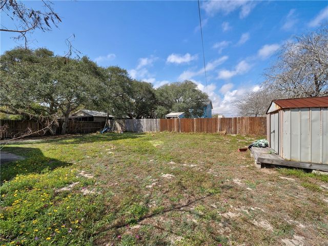 330 S Saunders St, Aransas Pass, TX 78336