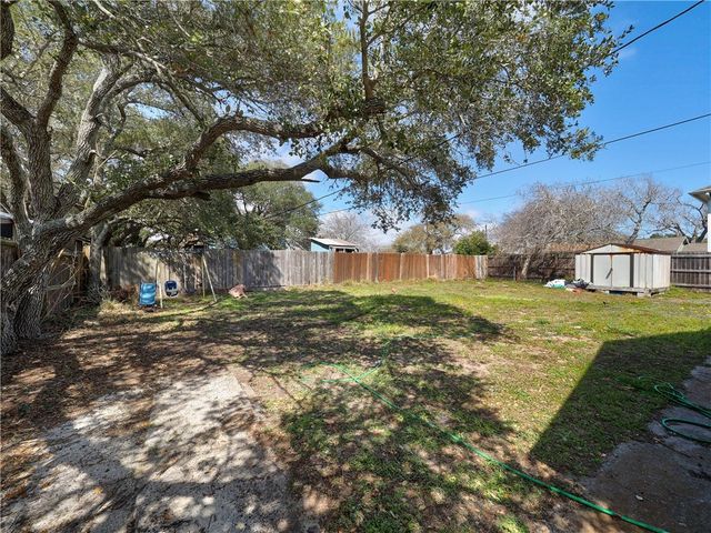 330 S Saunders St, Aransas Pass, TX 78336