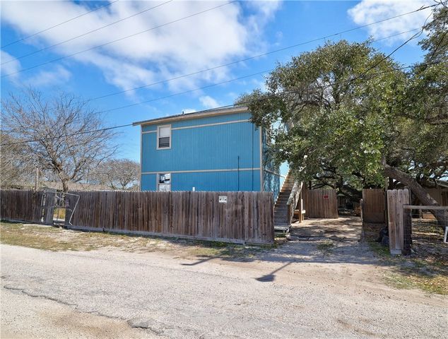 330 S Saunders St, Aransas Pass, TX 78336