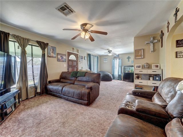 330 S Saunders St, Aransas Pass, TX 78336