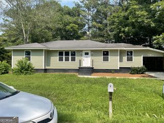 2323 S 1ST Avenue, Lanett, AL 36863