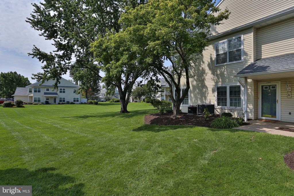 2902 LYNBROOKE DR, YARDLEY, PA 19067 — photo 2
