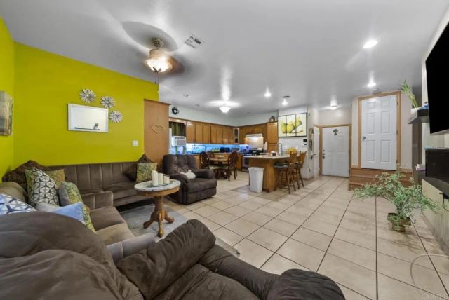 10520 California Avenue, South Gate, CA 90280