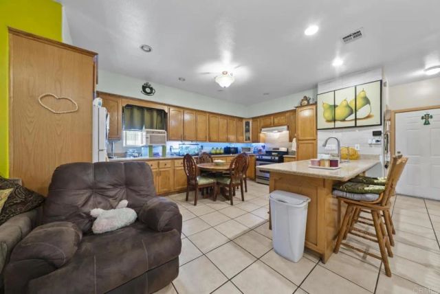 10520 California Avenue, South Gate, CA 90280