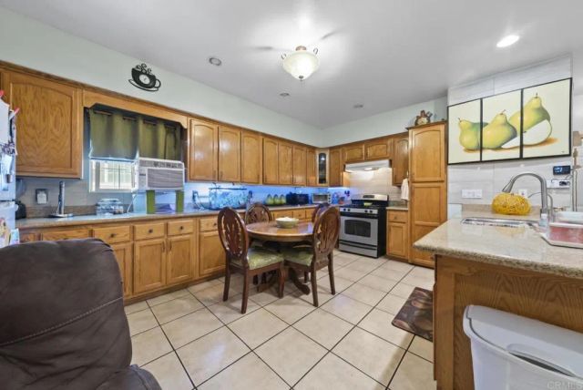10520 California Avenue, South Gate, CA 90280