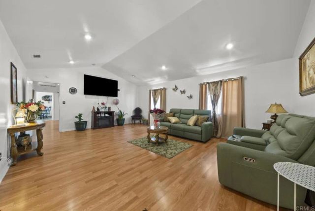 10520 California Avenue, South Gate, CA 90280