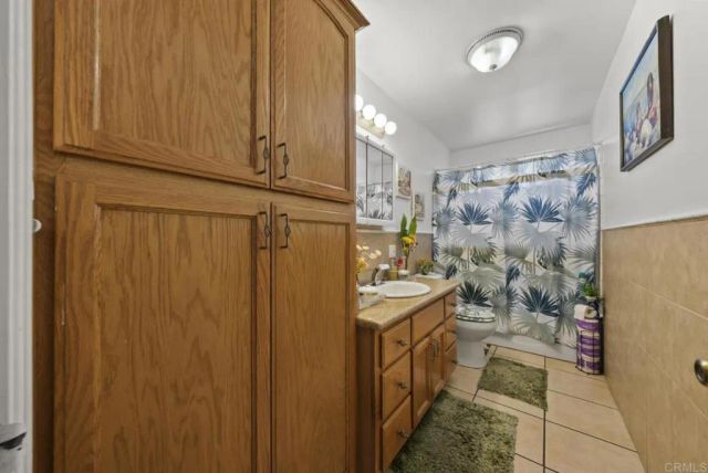 10520 California Avenue, South Gate, CA 90280