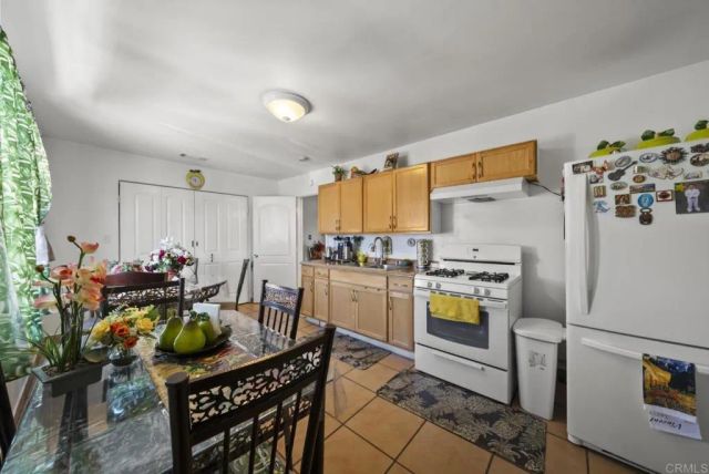 10520 California Avenue, South Gate, CA 90280
