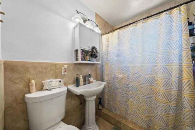 10520 California Avenue, South Gate, CA 90280