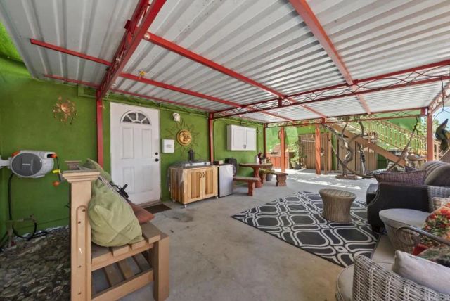 10520 California Avenue, South Gate, CA 90280