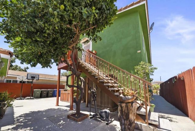 10520 California Avenue, South Gate, CA 90280