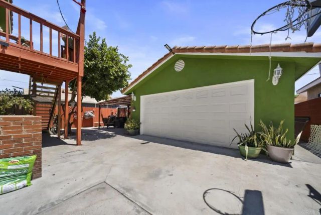 10520 California Avenue, South Gate, CA 90280