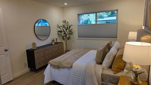 124 Flynn Avenue A, Mountain View, CA 94043