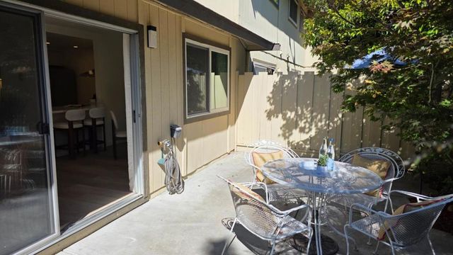124 Flynn Avenue A, Mountain View, CA 94043