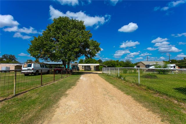 11846 Prairie Hill Drive, Hearne, TX 77859
