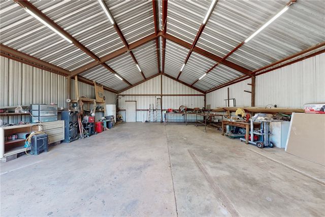 11846 Prairie Hill Drive, Hearne, TX 77859