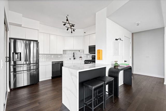 720 W RANDOLPH Street 503, Chicago, IL 60661